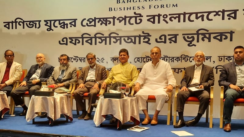 বাংলাদেশ এগিয়ে যাচ্ছে, এ বয়ান ফেলে দিতে হবে: হোসেন জিল্লুর রহমান